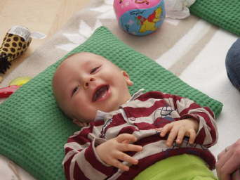  sch�n lachen.